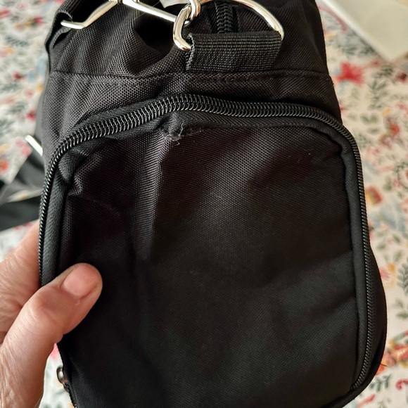 Amazon Black Travel Bag for Women - Picture 5 of 6